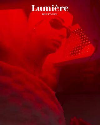 Red LED light therapy session to boost collagen