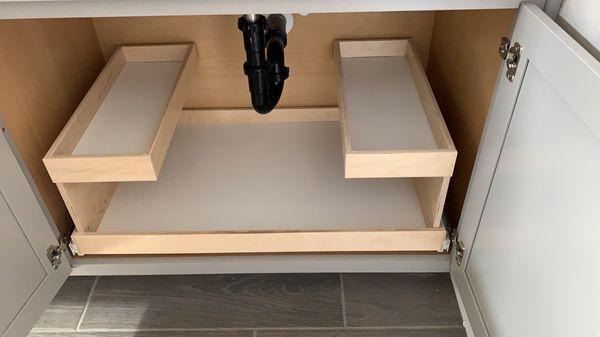 Split shelves in bathroom