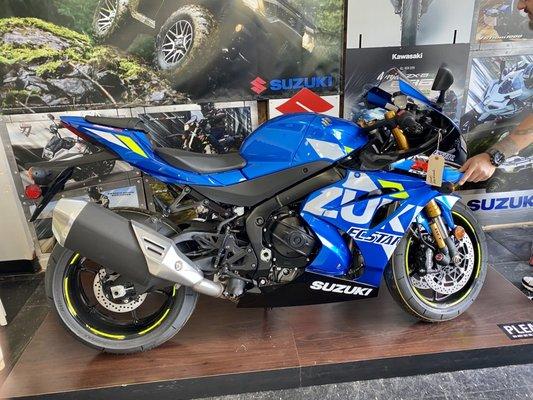The NEW GSX-R 1000R. Comes with a Yoshi!!!