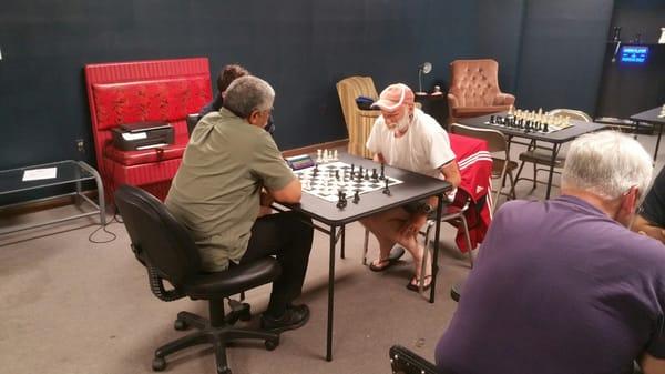 #urbantownchess Life time master playing chess at urban town