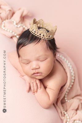 Orange County newborn baby photography in the safety and convenience of your home.
