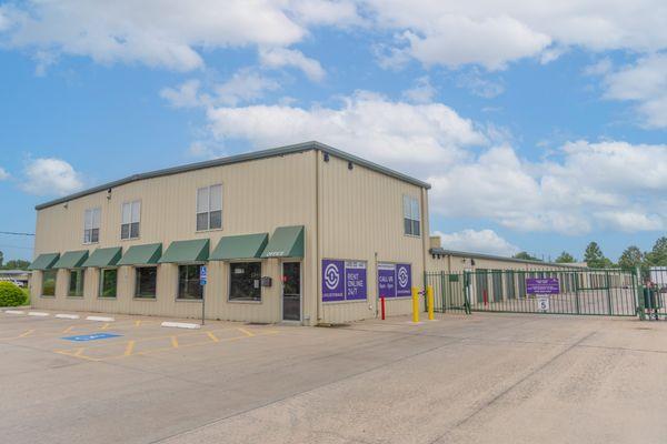 Storage unit rentals with video monitoring near Monumental Plaza Garibaldi