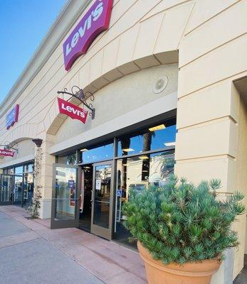 Levi’s Outlet Store