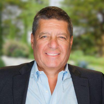 Jorge Yupari - Park Regency