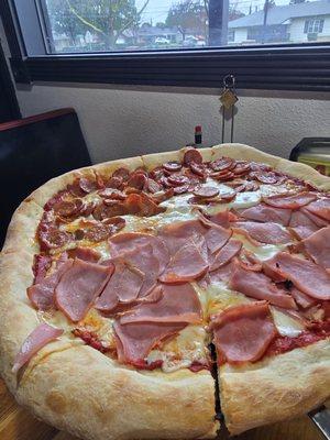 1/2 Canadian bacon,1/2 Linguica