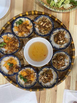 Banh beo combo "wet" and "dry"