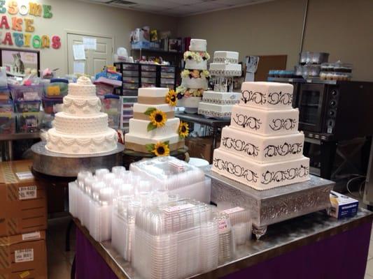 They make custom cakes.