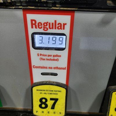 Riverside Gas & Grill, Valero