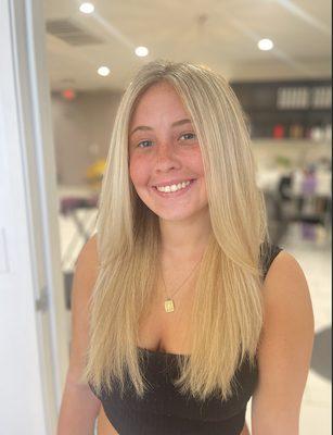 Went to Taylor for a full highlight and absolutely loved it! I always want to be super blonde and she delivered! I highly recommend!