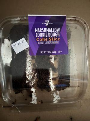 7-Select Marshmallow Cookie Dough Cake Slice 7.9oz