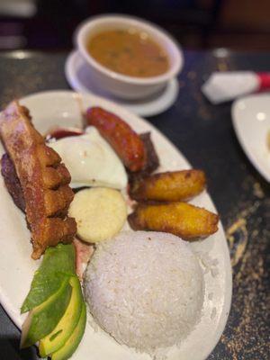 Chicharron Half 7 und Refried Beans With Grilled Chicken