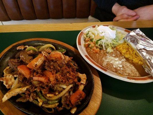 Parilla Fiesta grilled platter and accompaniments