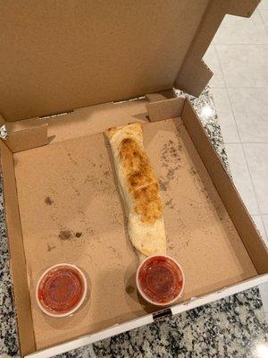 The rolls come 4 per order and are really big. You also get marinara or ranch with them.