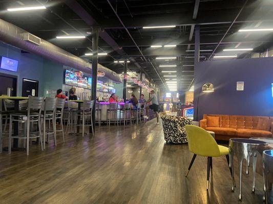 Full bar and good music