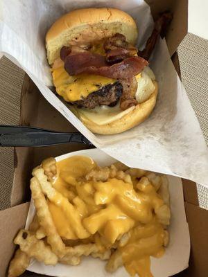 Bacon double cheeseburger & crinkle-cut cheese fries