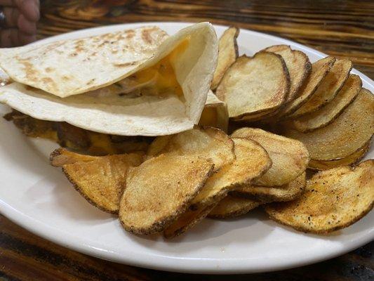 Tortilla burger with homemade chips