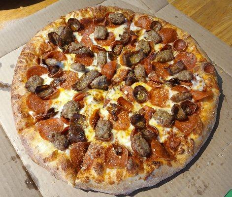 Sausage Magnifico is a top-flight pie. Definitely worth your time and $.