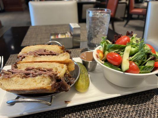 Steak sandwich no pickled vegetables