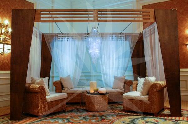 Intimate, upscale lounges