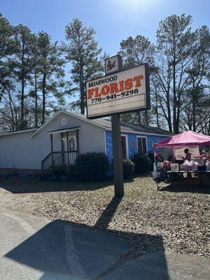 Shop's name shows Briarwood on the sign