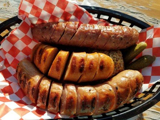 Sausage sampler w/Lamb, Knockwurst & Chicken Sriracha