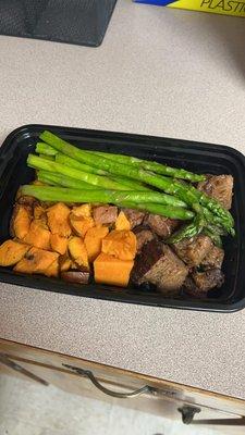 Tri Tip with asparagus and sweet potato!