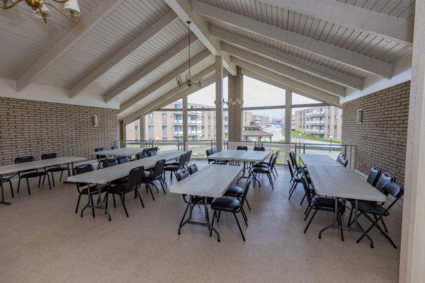 Randall Park Apartments