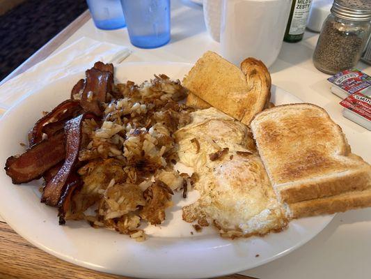 Bacon w/ Hashbrowns, Eggs & Toast