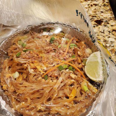 Chicken Pad Thai with a spicy level of three