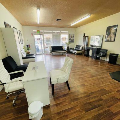 Laura’s Beauty Salon