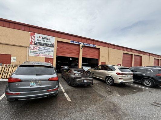 Professional European auto repair facility in Lake Park.
BMW,Audi,Mercedes Benz, VW, Rolls Royce and more.