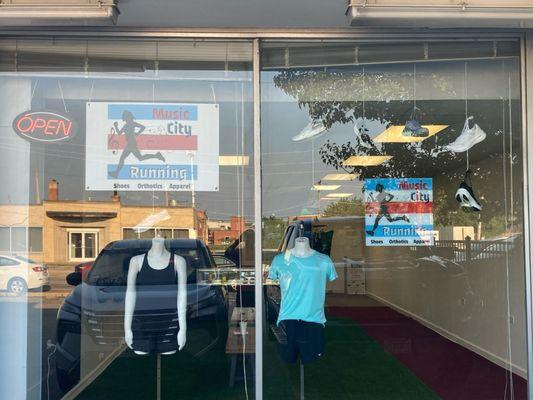 Tyr running shoes, reebok, NNormal, Craft sportswear, 361 USA, Kneed and Powerstep insoles and much more at Music City Running Shoes Chicago