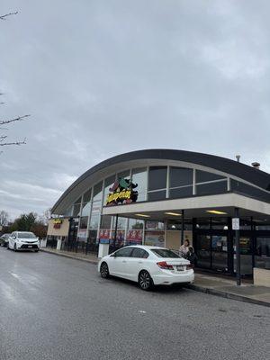 Jalapeños Market & Bakery