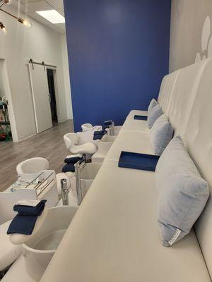 This place is CLEAN!!! They ask you wash your hands no matter what service you will be receiving, and I found this EXTRAORDINARY!!