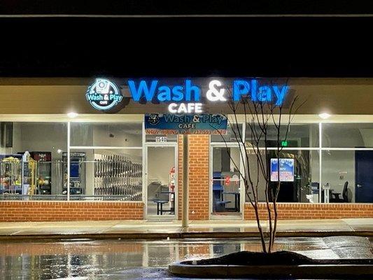 Wash & Play Cafe