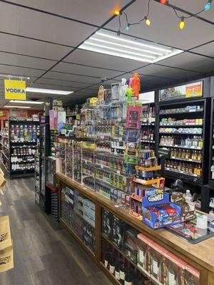 Delavan Liquor & Smoke