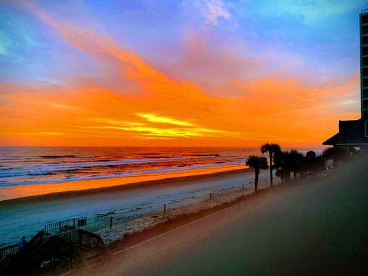 The Marketing Square delivers businesses 5, 6, & 7-figure clients, cases & contracts.