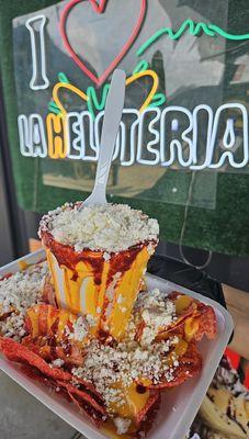 La variedad de elote entero, en vaso, chips con elote y sus volcanes con carne son asombrosos! Un sabor muy único