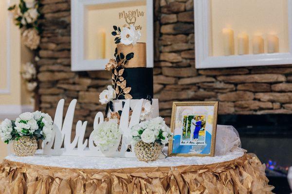 Great decor, cake table