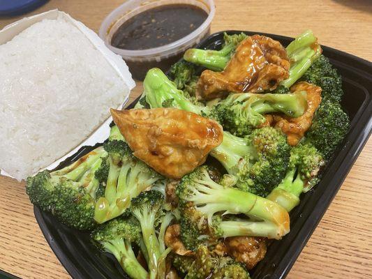 Gorgeous custom fried tofu with broccoli; extra garlic sauce on the side.