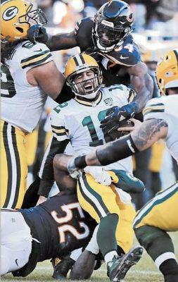 Bears D Killing Aaron Rodgers! LOL