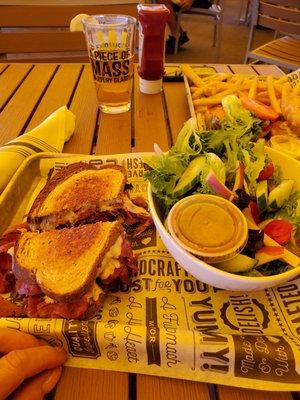 Thames Waterside Bar & Grill