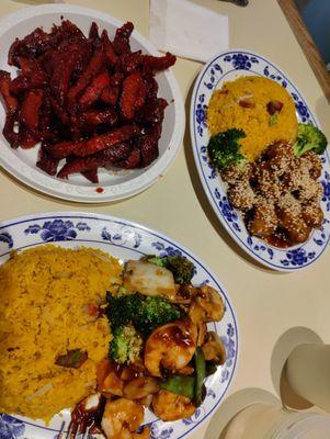 Sesame Chicken, Shirmp w Mixed Vegetables, Boneless spare ribs. Nothing fancy, just wanted to gauge for our first visit.