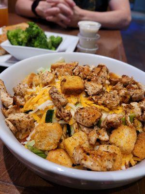 House salad + grilled chicken
