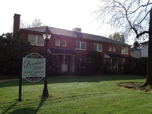 Broadmoor Manor Apts