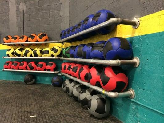 45 wall balls from 8lbs - 30lbs