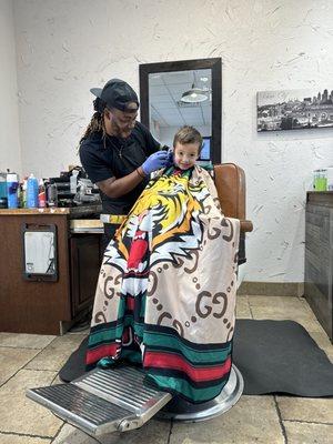 N8's Barbershop