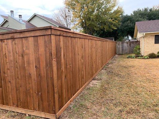 Once again top and bottom trim on pre-stained cedar side by side with Fastpace Fence SimCap.