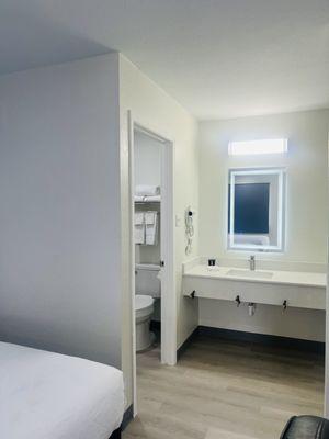 Hallmark Inn and Suites