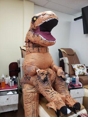 Special vsitor came on Halloween to get Nails done